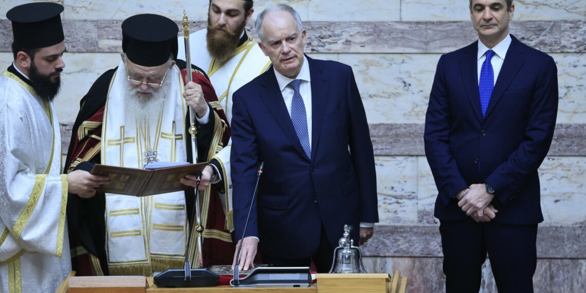 الرئيس اليوناني الجديد يؤدي اليمين الدستورية