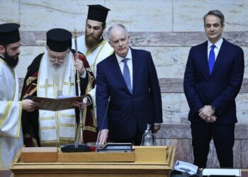 الرئيس اليوناني الجديد يؤدي اليمين الدستورية