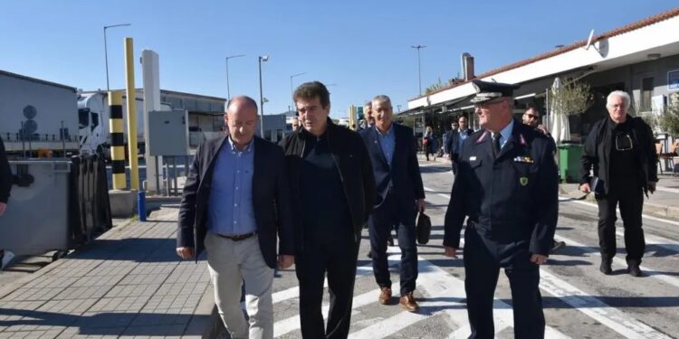 اليونان تدعو لتشديد حماية الحدود الخارجية ومكافحة التهديدات الجديدة