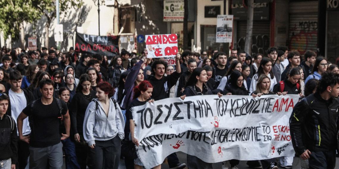 إضرابات وتظاهرات واسعة إحياءً لذكرى كارثة اصطدام قطارين