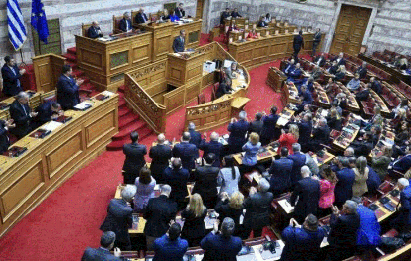 رئيس وزراء اليونان يحذر من ارتفاع أسعار الوقود