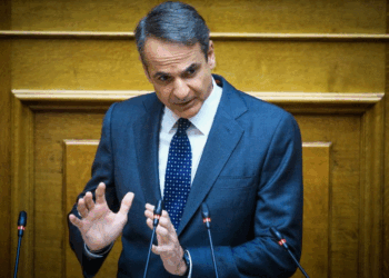 رئيس وزراء اليونان يحذر من ارتفاع أسعار الوقود